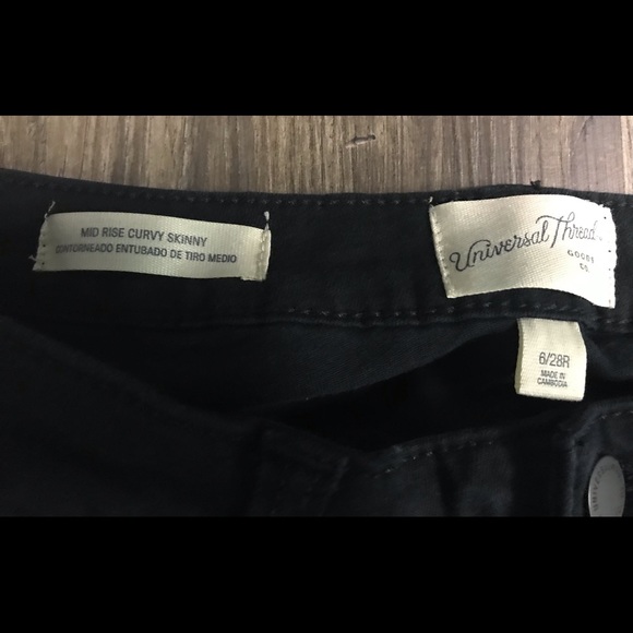 2 Pair Universal Thread Jeans - Picture 6 of 6
